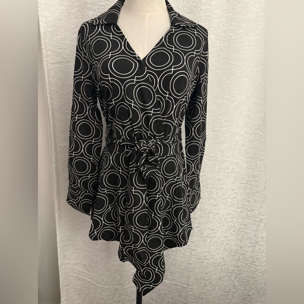 NWT Elegant Circle Patterned Black and White Blouse Size S